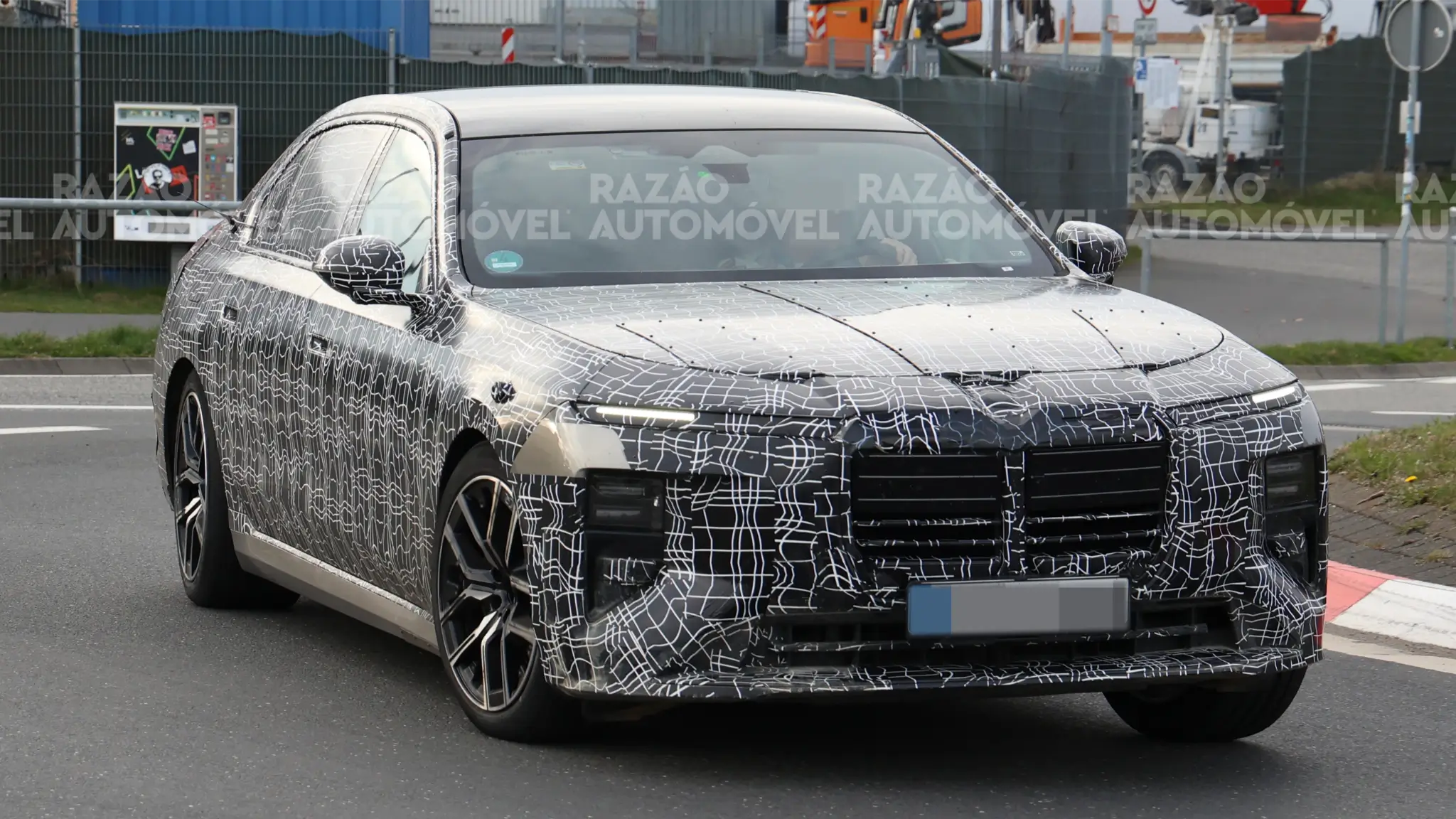 Novo BMW Série 7 elétrico terá baterias feitas por fabricante de hipercarros