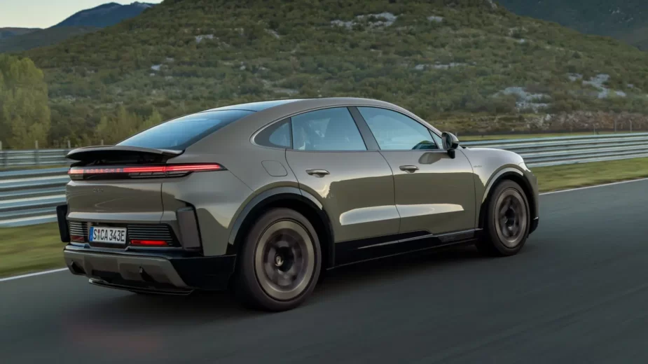 Porsche revela Cayenne Coupé e já sabemos quanto custa