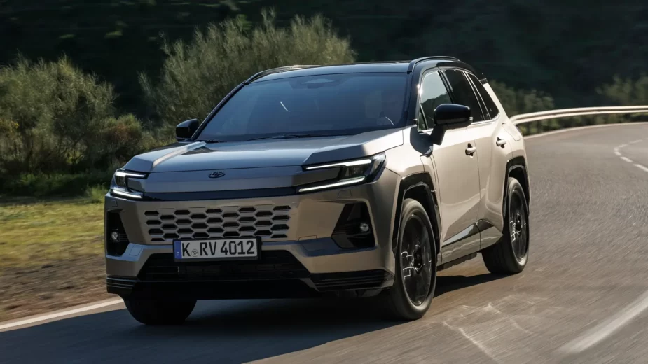 Toyota RAV4 elétrico faz sentido? Marca dá resposta